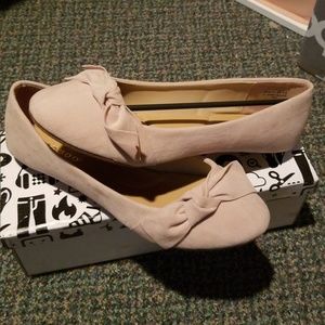 BNIB Womens Blush/Beige Suede Ballet Flats